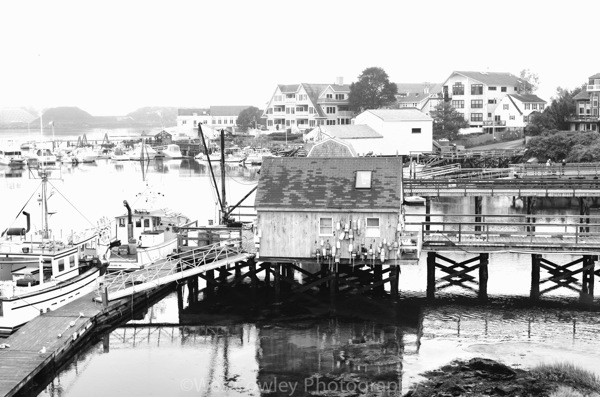 Kittery boathouse bw